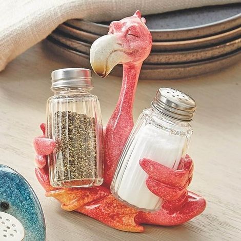 New kitchen storage and decoration item, creative and unique animal-themed storage rack, stylish and cute flamingo figurine -