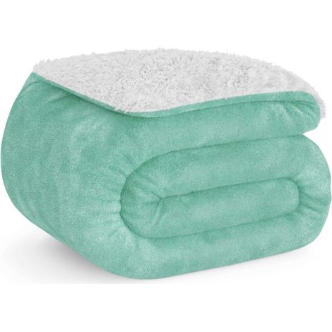 Nalui Manta Verde Grande (150x200cm), Suave, Cálida, Lavable 30º, Resistente a Arrugas. Ideal para Cama 90/105 o Sofá