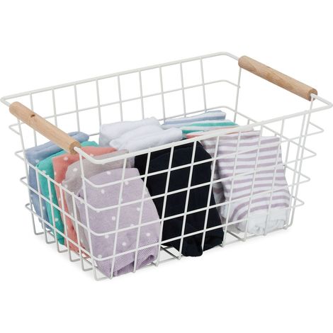 Cesta de alambre con asa de madera