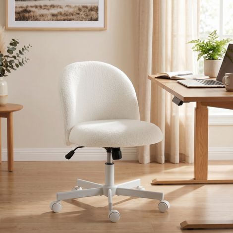 Chaise de bureau pivotante en tissu sherpa, hauteur réglable et fonction bascule, couleur crème. (1/5)