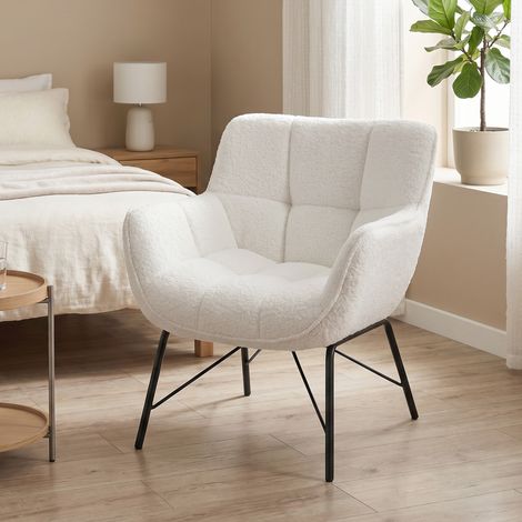 Fauteuil lounge moderne, en polaire sherpa avec dossier incurvé, accoudoirs intégrés, pieds en métal, blanc crème (1/4)