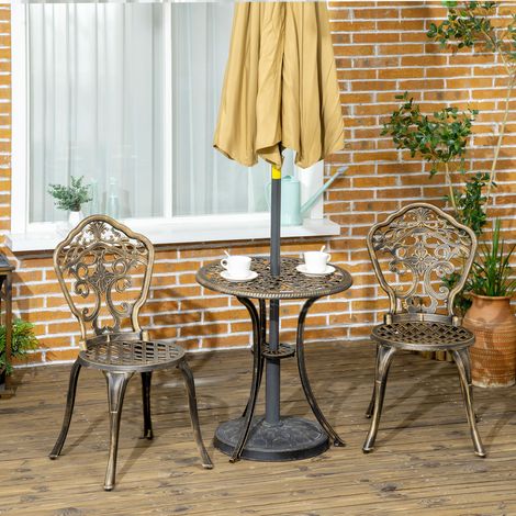 Set da bistrot in alluminio per il giardino, composto da 3 pezzi tra cui 2 sedie e un tavolo rotondo effetto ferro battuto.
