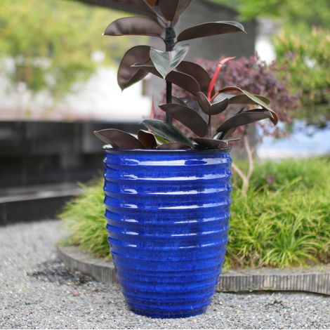 Vaso da fiori in ceramica Ø 42 cm, altezza 54 cm, blu reale lucido con scanalature (1/5)