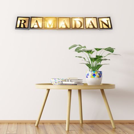 Guirlande lumineuse LED Ramadan, lettres en bois ajourées, décoration intérieure pour l'Aïd Moubarak. (1/5)