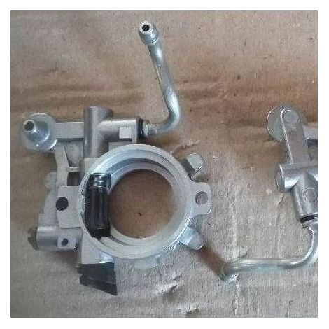 Pompe à huile MS440 044 MS 440 / 1128 640 3208, une pompe à huile pour alimenter en huile les tronçonneuses, adaptée aux tronçonneuses Stihl.