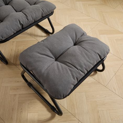Fauteuil de jardin inclinable avec pouf, chaise longue confortable à assise toile, coussin moelleux et repose-pieds, idéal salon, chambre, coin lecture, cadre noir et coussin gris. (1/5)