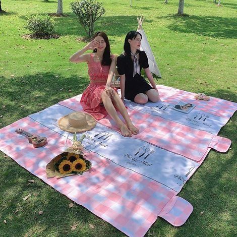 Wasserdichte Picknickdecke 150×200cm Große Strandmatte mit faltbarem Griff, feuchtigkeitsbeständig für Camping, Reisen, Strand, Garten, Park (Rosa kariert) (1/4)