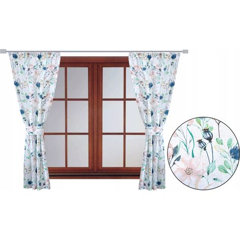 Vorhänge für ein Mädchenzimmer mit einem blühenden Wiesen- und zarten Blumenmuster
