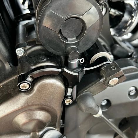 Modified gear selector stabilizer lever bracket for Yamaha MT-07 Tenere 700 / XTZ700 (1/2)