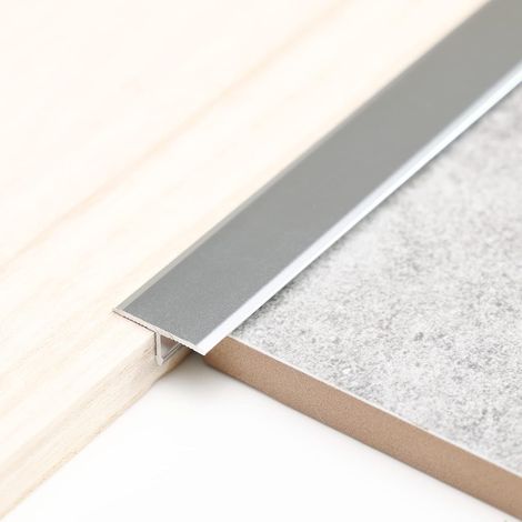 3pcs Barre de transition de plancher en Aluminium T et Barre décorative en T pour seuil et séparation biseautée reliant l'espace de plancher de carrelage stratifié (0,9m x 2cm, Argent mat) (1/5)