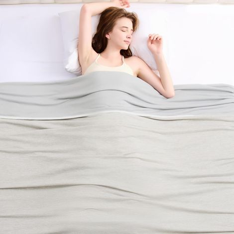Manta refrescante (150x200 cm). Manta extragrande para cama, ideal para la transpiración nocturna, absorbe el calor y ayuda a los adultos a mantenerse frescos en las noches calurosas (gris). (1/3)