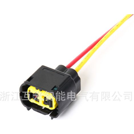 DJ7024YC-1.5-21 est une fiche de connecteur pour faisceaux de câbles automobiles, y compris les bornes. (1/4)