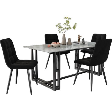 Chaises de salle à manger (Lot de 4), Noir — Ensemble de 4 chaises de salle à manger design et rembourrées, dotées de dossiers, d'assises en velours et de structures métalliques.
