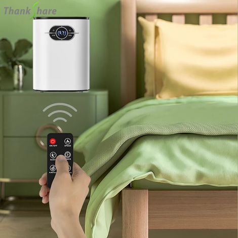 Ce déshumidificateur domestique est doté d'un réservoir d'eau de 1,2 litre, d'une télécommande, d'un écran d'affichage, d'une fonction de séchage de l'air et d'une fonction d'arrêt complet. (1/5)