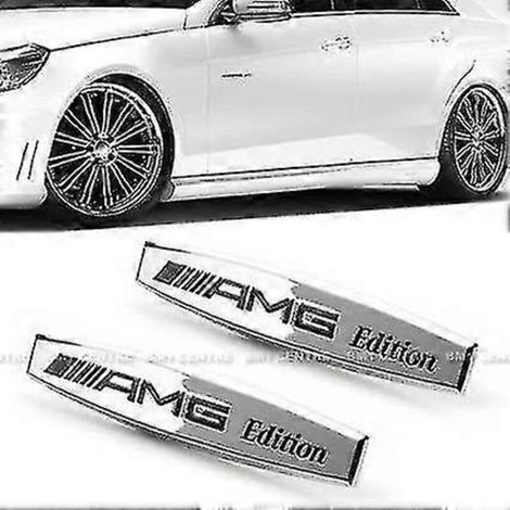 Zwei metallische Aufkleber mit AMG-Logo an den Seitenflügeln für alle SLR- und AMG-Modelle der Baureihen W176, W204 und W205. (1/5)