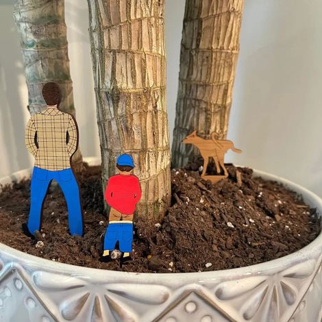 Petits pots de fleurs en bois amusants pour le jardin/la maison du père, du fils et du chien. (1/4)