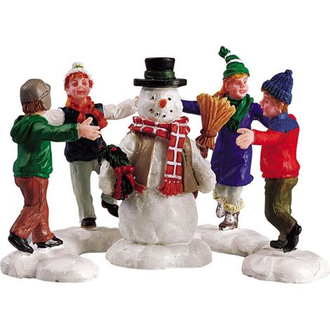 Cerchio attorno al pupazzo di neve personaggi per villaggio di Natale in Poliresina