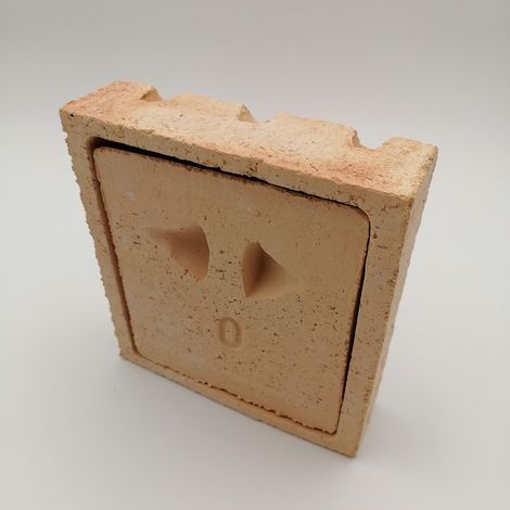 Trappe de ramonage en pierre réfractaire – Dimensions 170x180mm – Épaisseur 45mm – Pour conduit maçonné de poêle ou cheminée