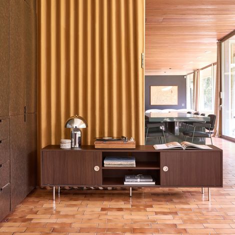 Meuble TV vintage décor bois et acier inoxydable 2 portes coulissantes 180cm noyer - Shelby (1/5)