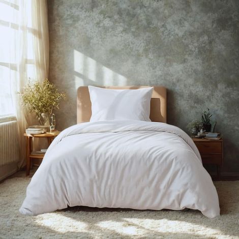 Parure de lit 2 pièces Ultra Douce - Housse de Couette 155 x 220 cm + taies d'oreiller 80 x 80 cm - 100% Microfibre brossée - Blanc (1/5)