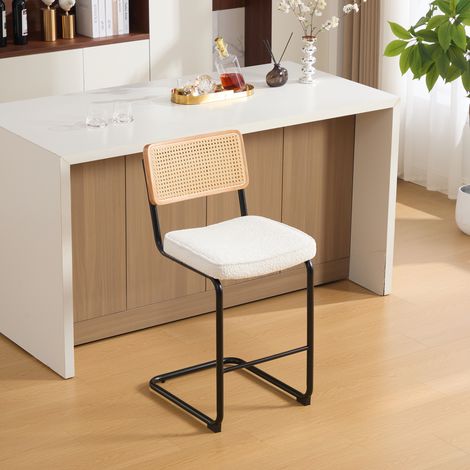 Tabouret de bar moderne au design brillant, vendu par lot de 2, assise en tissu chenille, sans accoudoirs, dossier à structure en bois et aspect rotin, pieds en métal laqué. - Ivoire (1/4)