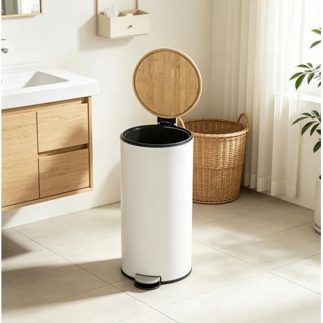 Cubo de basura de cocina con pedal 30 L blanco de metal y bambú, tapa soft-close - CHICFURN (1/5)