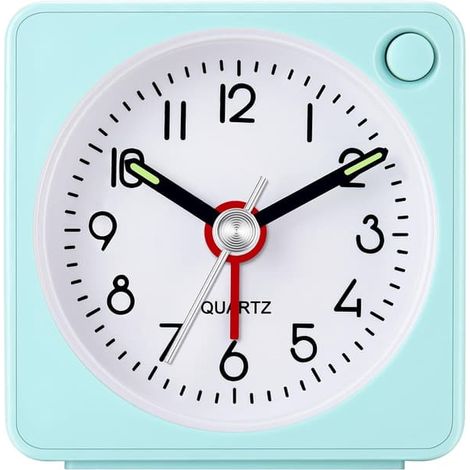 Radio-réveil analogique de voyage 5,7 cm (2,25 pouces) – Ultra-compact, fonction snooze et éclairage, ultra-silencieux (sans tic-tac), fonctionne sur piles, facile à utiliser – Couleur : Légumes (1/4)