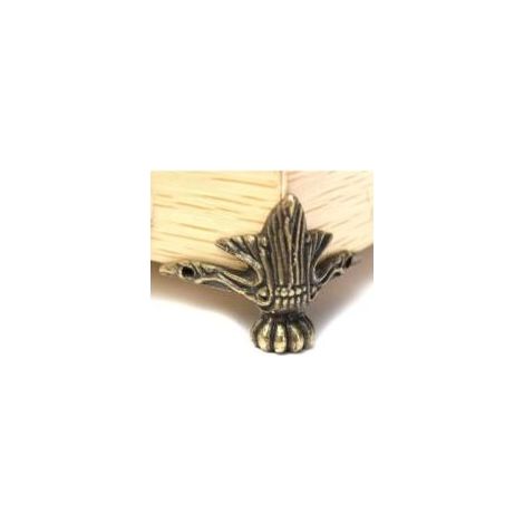 Quatre petits pieds d'angle décoratifs en métal, adaptés aux boîtes à bijoux, aux tables et aux styles vintage. - Crezuo (1/4)