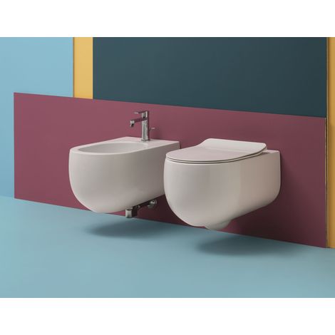 Sanitari Flo sospesi senza brida cm. 54x37 con sedile sottile