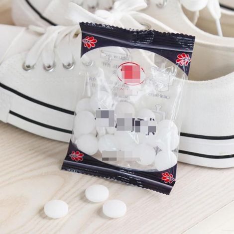 Lot de 5 boules à mites blanches non toxiques pour armoire, élimine les cafards avec un parfum naturel de haute qualité (1/5)