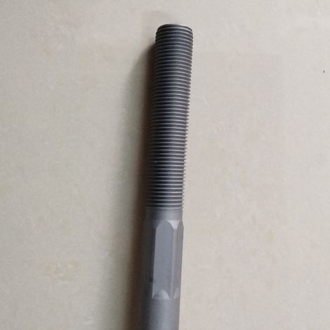 QFK500030 and QFK500030D are suitable for the steering tie rod ends of the 05-13 Land Rover Range Rover Sport. (1/4)