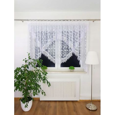 Una cortina de dos capas decorada con encaje guipur, confeccionada en una preciosa marquesina con estampado de hojas. (1/5)