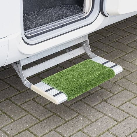 Nettoyer le tapis de protection pour marches en herbe (1/5)