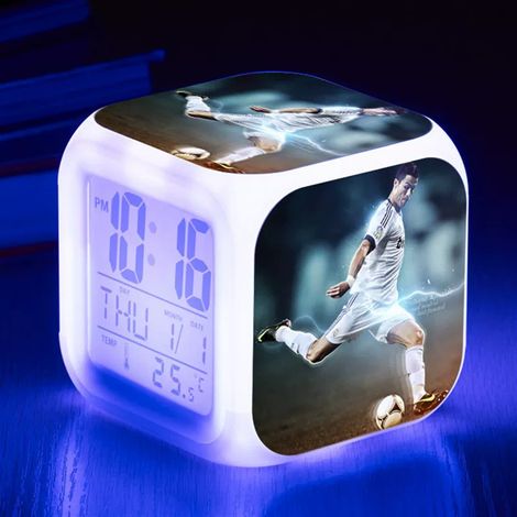 Coupe du Monde de la FIFA – Réveil numérique à l'effigie de Ronaldo (C), lumière multicolore