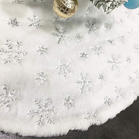 Jupe de sapin de Noël blanche de 122 cm (48 pouces) en fausse fourrure, ornée de flocons de neige argentés à paillettes, idéale pour les fêtes de fin d'année.