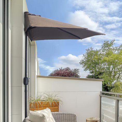 Demi-parasol 2.7 x 1.4 m parasol de balcon ouverture fermeture manivelle. 5 entretoises métal. polyester 180 g/m². café
