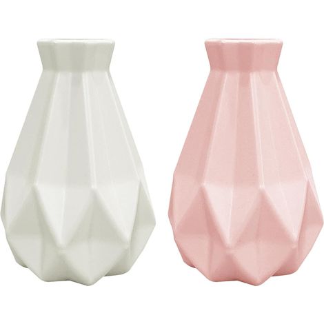 Set aus 2 unregelmäßigen, geometrischen Kunststoffvasen in Rosa und Weiß, für Büro- oder Wohndekoration