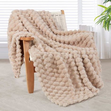 Une couverture douillette en fourrure de lapin. Son superbe motif jacquard 3D est idéal en toutes saisons. 130 x 150 cm, camel (1/4)