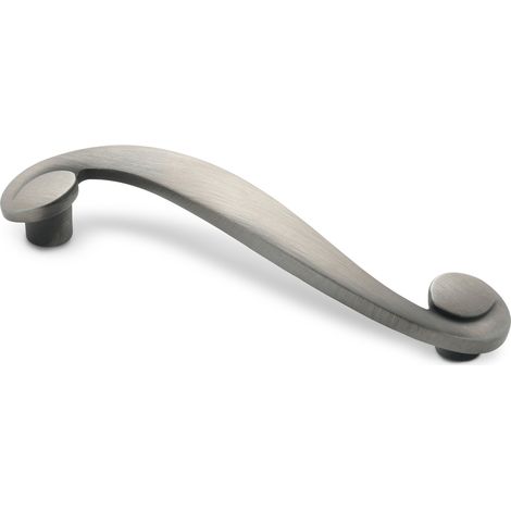 Tirador de Asa para Mueble  Estilo Decorativo  Fabricado en Zamak  Acabado en Plata Vieja  Distancia Entrepuntos: 96 mm  Medidas 1152523 mm  Sistema de Fijación Atornillado  Incluye Tornillos M4  4 Un