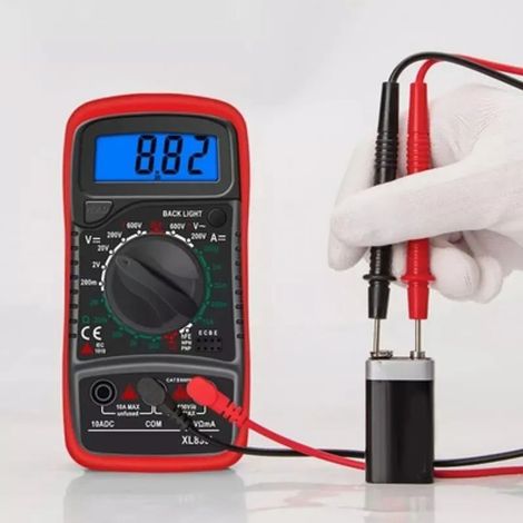 Multimètre numérique multifonction avec affichage, fonction tension AC/DC, courant, résistance et température, et signal sonore. (1/5)