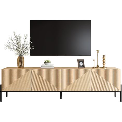 Meuble TV géométrique 4 portes avec rangements discrets, plateau large, passe-câbles et pieds métal noir, en MDF bois clair, pour salon moderne  CHICFURN (1/5)