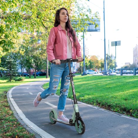 Trottinette pliable pour adultes (à partir de 14 ans) avec guidon réglable, grandes roues de 20 cm, suspensions et doubles freins, cadre en aluminium – verte