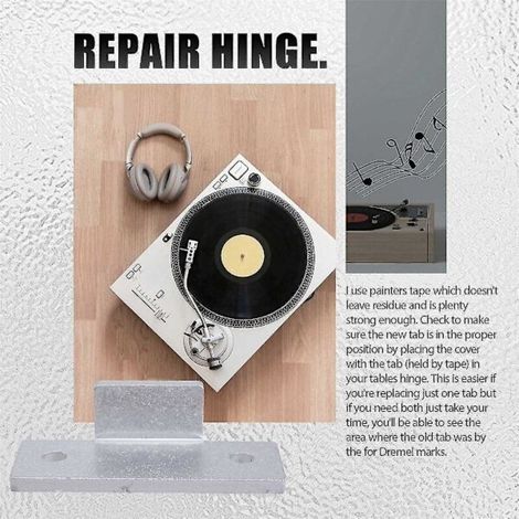 Zwei Plattenspieler SL-D2 3200 B2 Q2 D3 und weitere Staubschutzhauben für Plattenspieler mit Reparaturclips und Scharnieren.