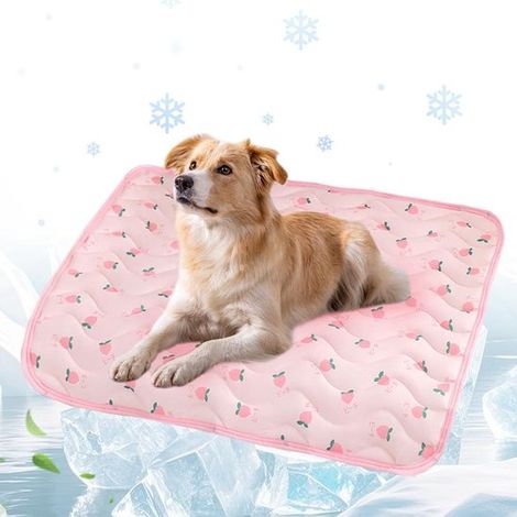 Tapis rafraîchissant pour chiens et chats 60 x 50 cm, en tissu effet soie glacée respirant, lavable et antidérapant, pour cage et canapé, rose (1/5)