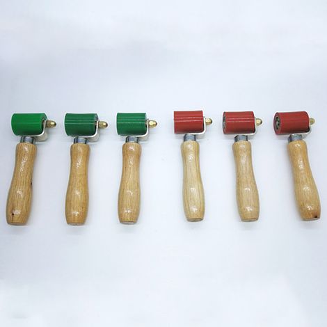 [JAMAIS UTILISÉ]Rouleau de pression à main avec poignée en bois ergonomique, revêtement PVC imperméable et résistant à la chaleur, rouleau rouge
