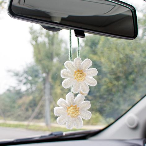 Gehäkelter Gänseblümchen-Anhänger – Auto – süße Rückspiegeldekoration – handgestrickter Gänseblümchen-Anhänger – Autoinnenausstattung – Rückspiegel – Türen (1/2)