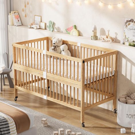 Cuna de bebé convertible 70x140x95 cm con somier de láminas - cama nido co-sleeping y sofá infantil con ruedas - barrera abatible de madera de pino - natural (1/5)