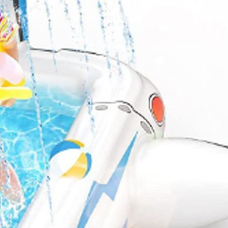 Aufblasbarer Pool mit Wasserdüsen in Form eines Luftschiffs, mit fest installierter Sprinklerplatte für Kinder, ideal für Spiele im Garten. (1/5)
