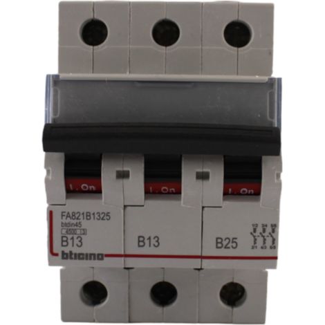 Interruttore magnetotermico 3P 13+13+25A Bticino