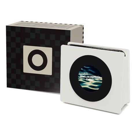 Questo altoparlante Bluetooth wireless portatile visualizza i testi delle canzoni, è dotato di schermo e offre bassi di buona qualità. Compatibile con dispositivi iPhone e Android, è un'ottima idea re (1/5)